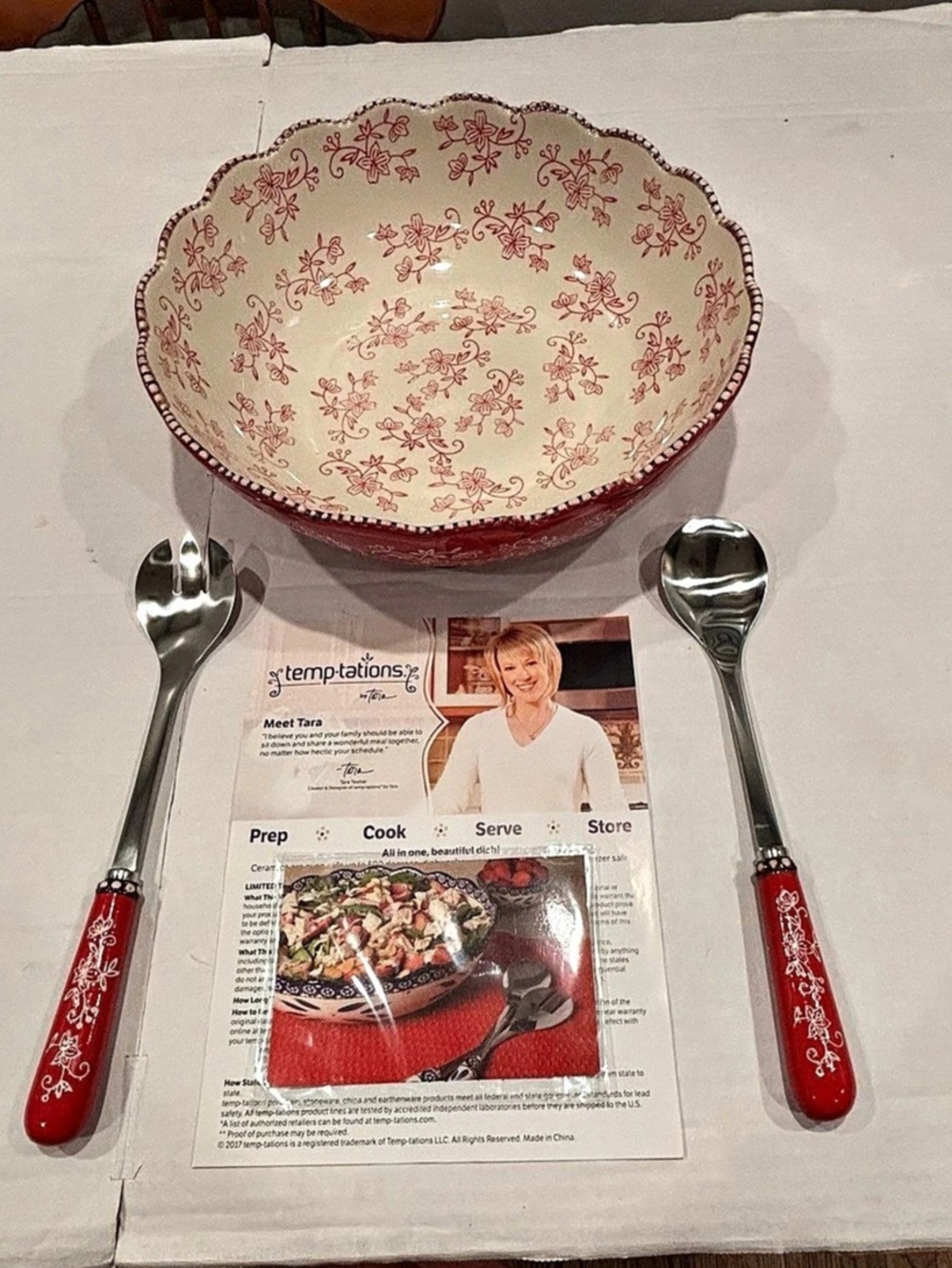 Temptations floral serving bowl set in Red & Cream NWT